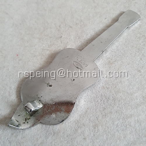 ที่เจาะกระป๋องสแตนเลสรูปกีต้าร์ ยี่ห้อ IDEAL ของญี่ปุ่น