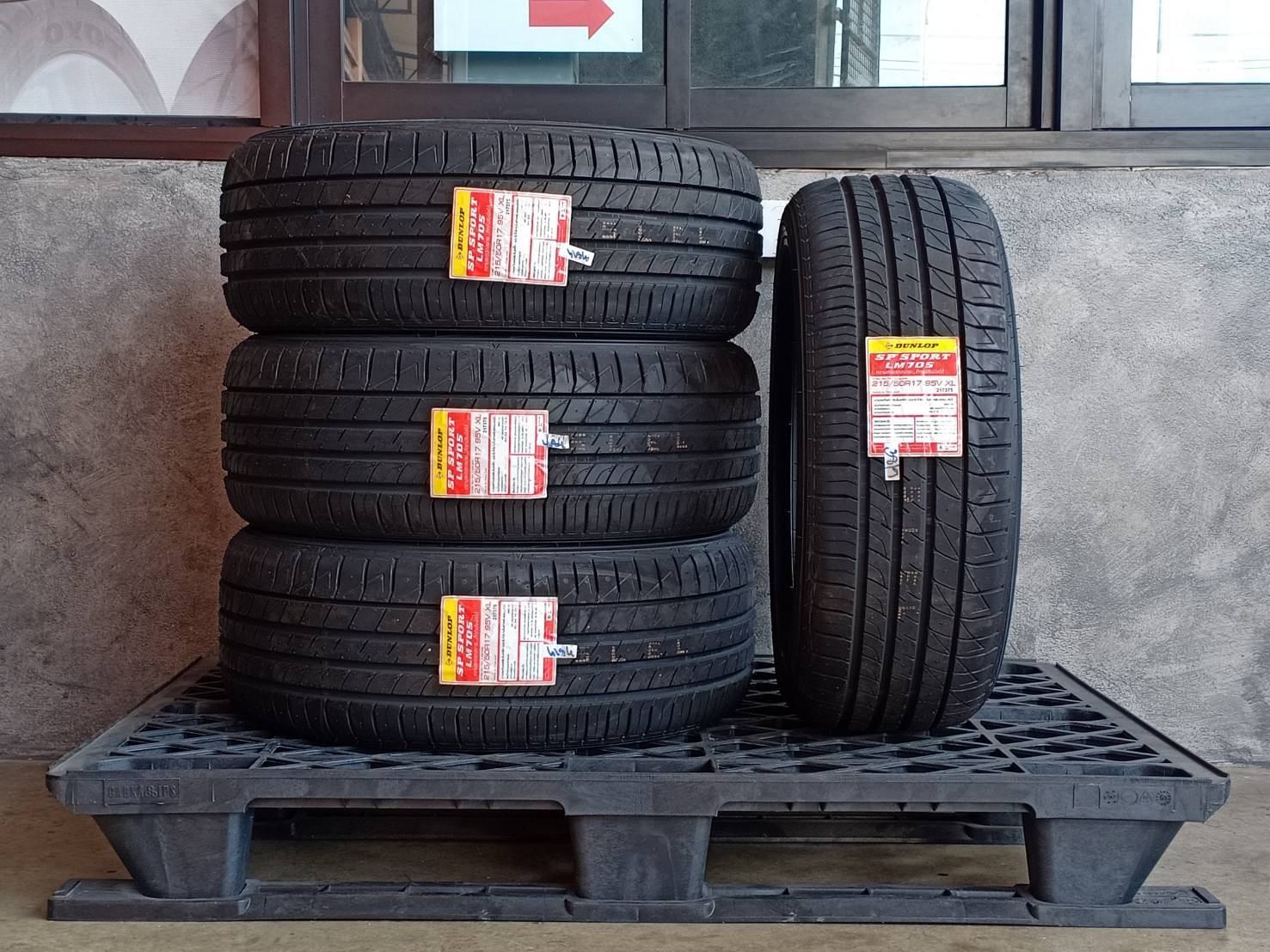 DUNLOP 215/50R17 SP SPORT LM705 95V XL MADE IN THAILAND