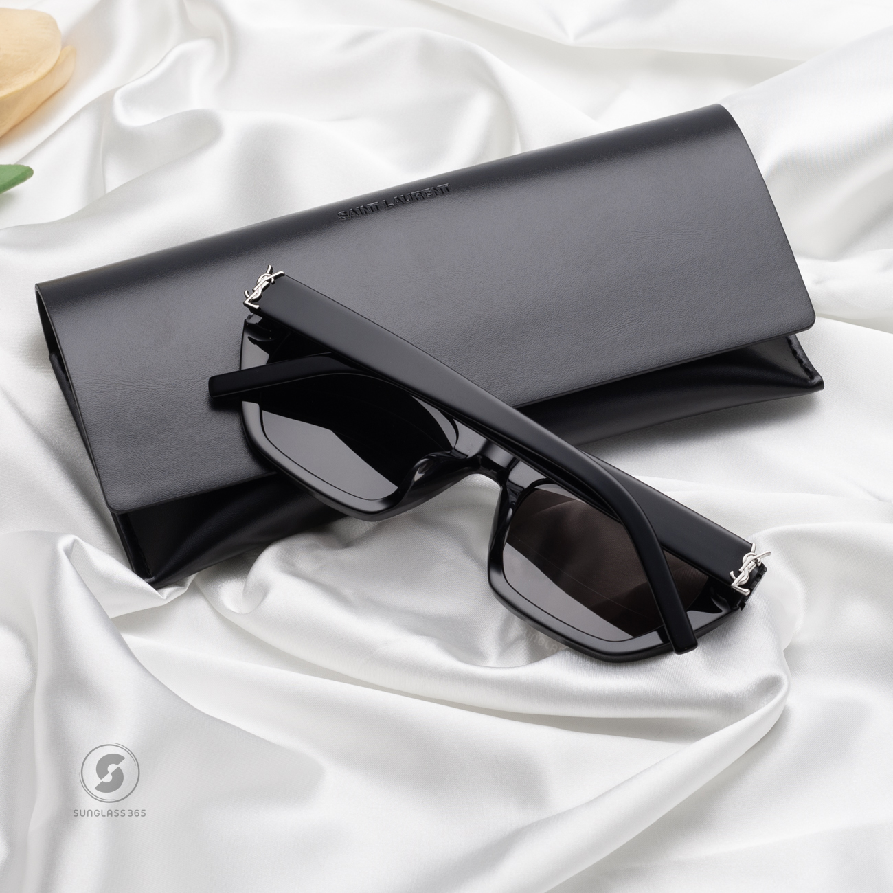 แว่นกันแดด YVES SAINT LAURENT SLM127F 001