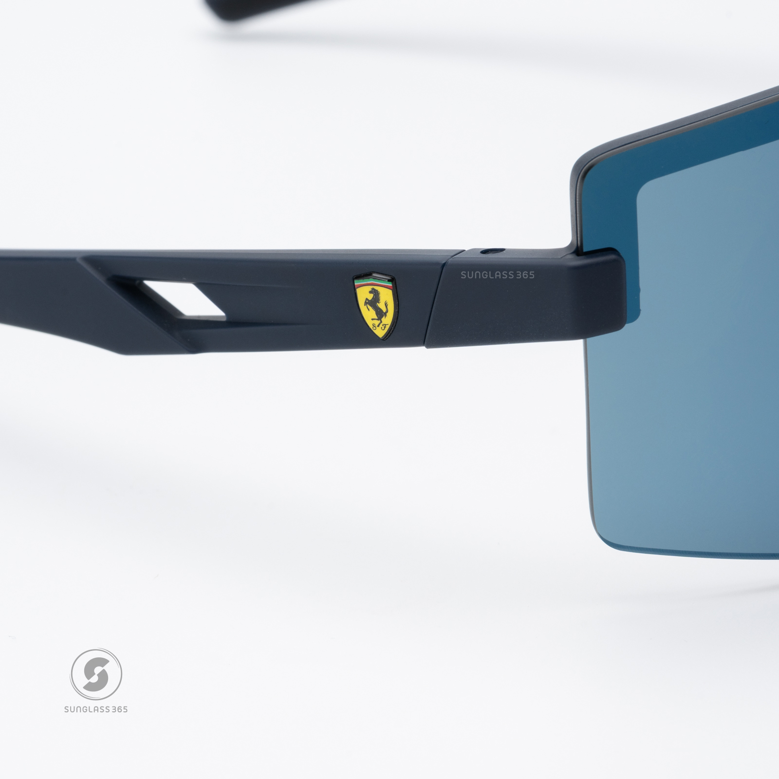 แว่นกันแดด Scuderia Ferrari FZ6008U 509/55