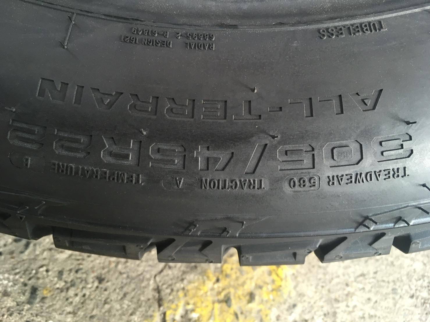 MICKEY THOMPSON DEEGAN 38 AT 305/45R22 ยางใหม่