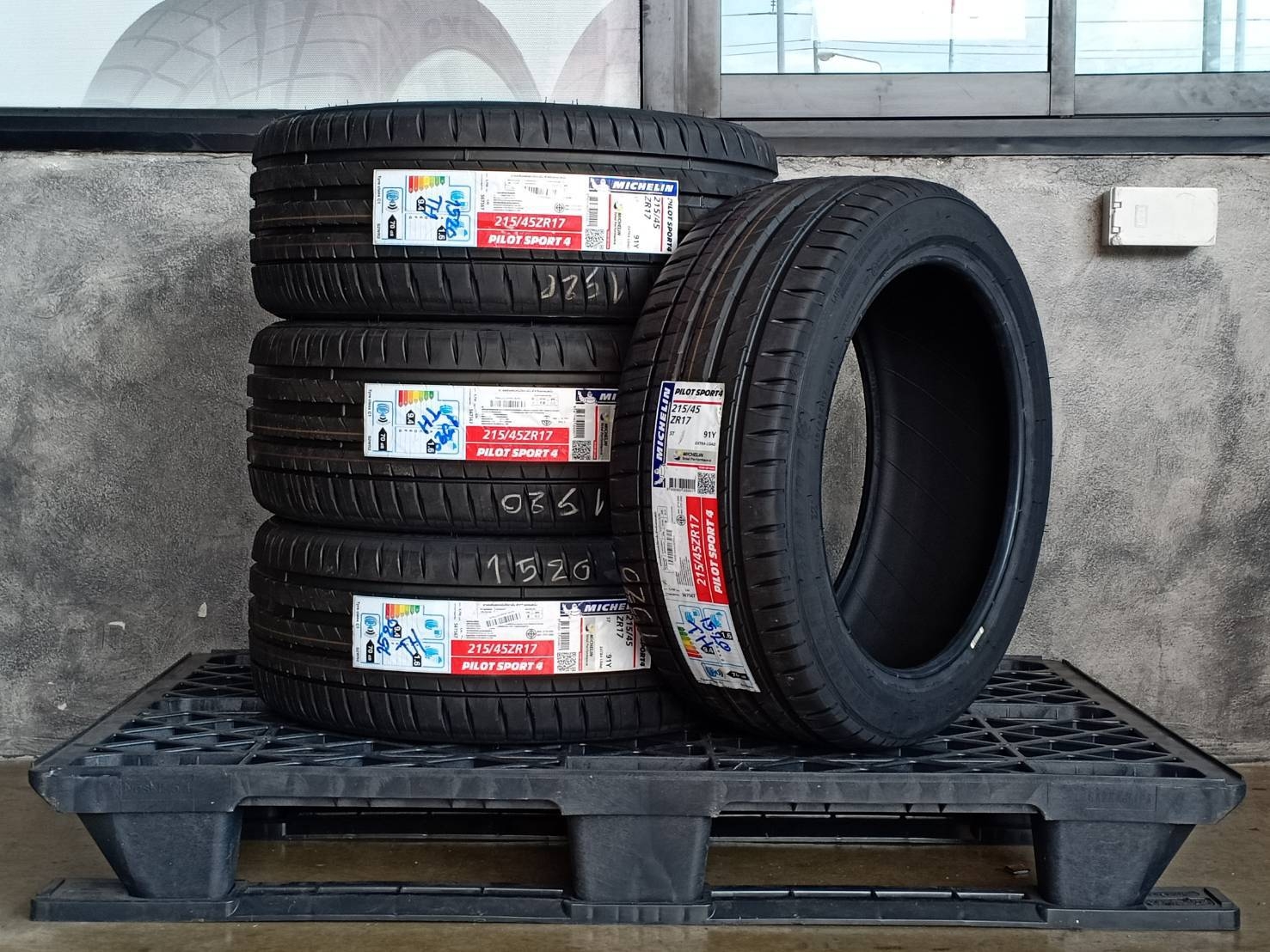 MICHELIN 215/45ZR17 PILOT SPORT 4ST 91Y MADE IN THAILAND