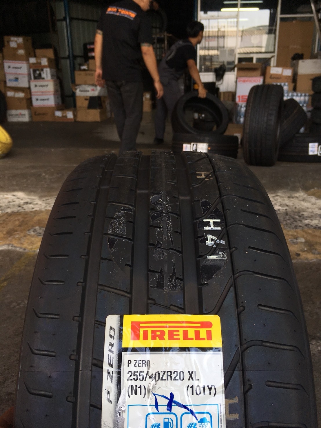 PIRELLI CINTURATO P7 RUNFLAT 255/40-18ราคาพิเศษ
