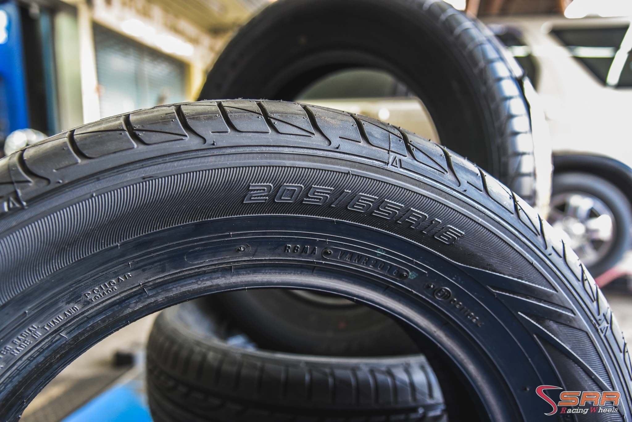 ยางใหม่ DUNLOP LM704 205-65-16 เส้น 1500 ปกติ 3000