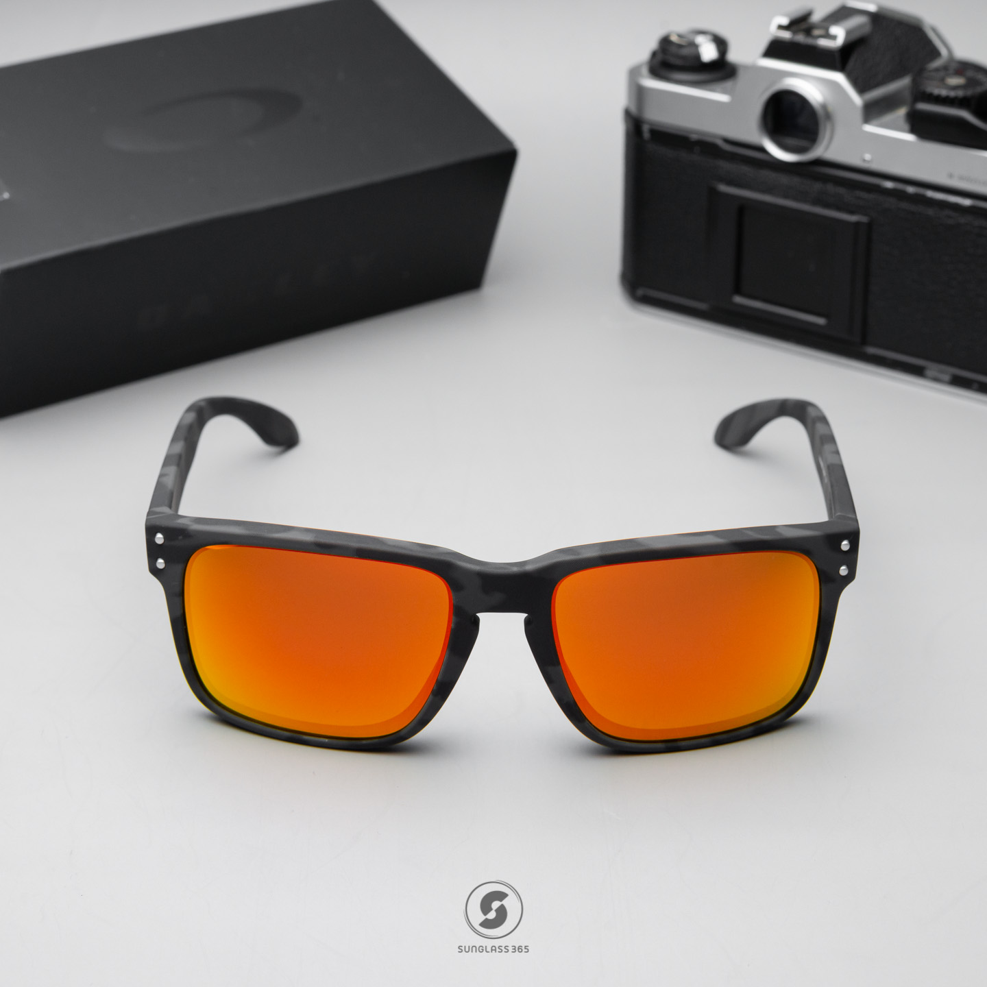 Oakley OO9244-56 Holbrook Prizm Ruby Polarized