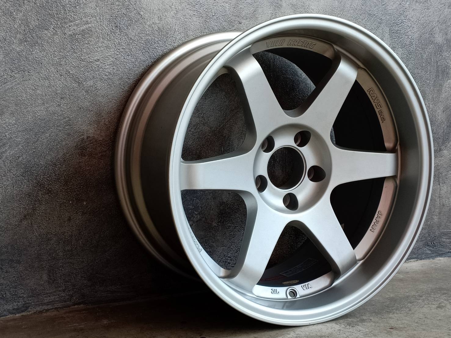 TE37 18x9.5 5H114.3 12 SEMI MATT SILVER