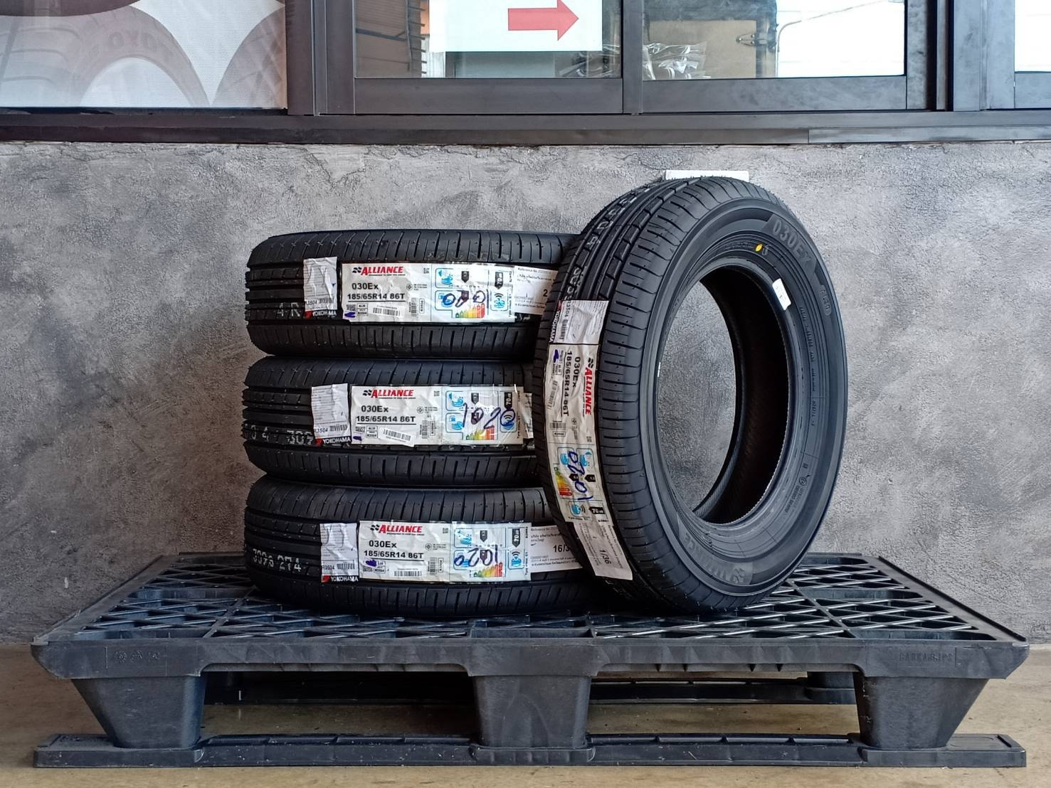 YOKOHAMA 185/65R14 ALLIANCE 030EX 86T MADE IN JAPAN