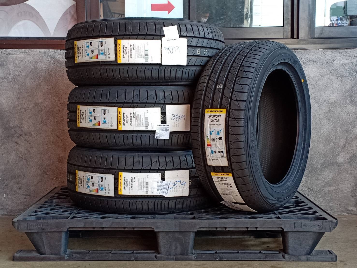 DUNLOP 235/50R18 SP SPORT LM705 97W MADE IN JAPAN