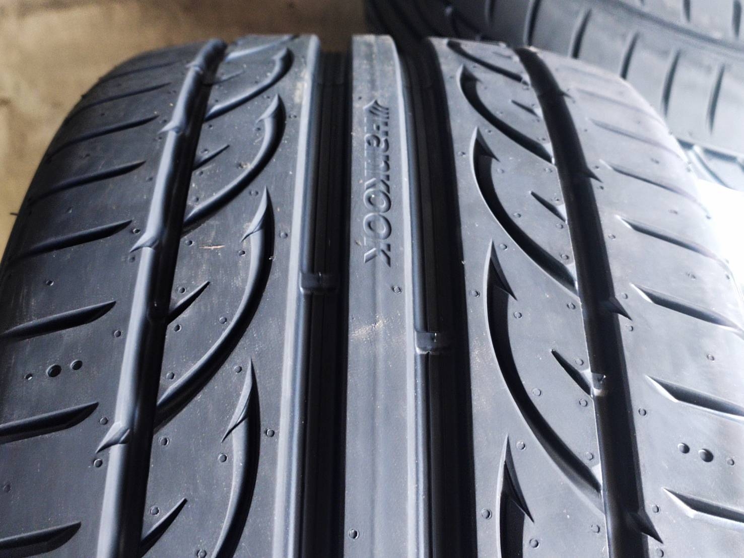 HANKOOK 245/40R19 V12EVO2