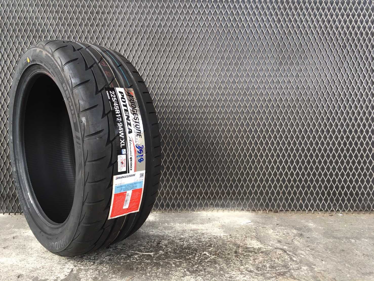 BRIDGESTONE RE003 225/45-17 ราคาถูก