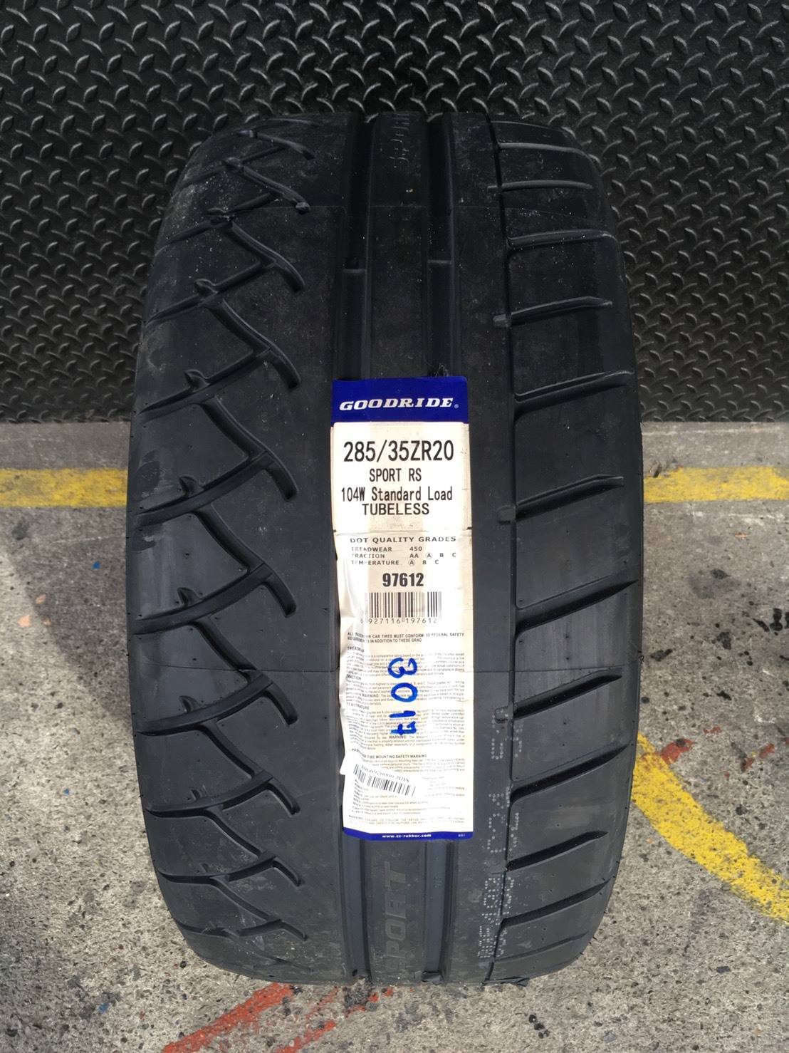 ยางซอฟ GOODRIDE SPORT RS 285-35-20 เส้น 4800 ปี17 ปกติ 8500