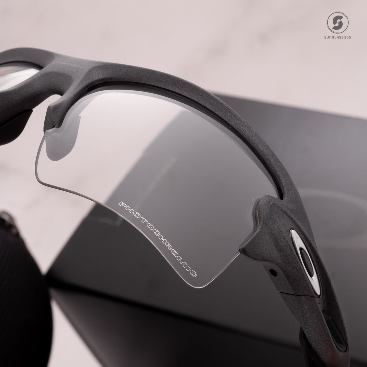 Oakley FLAK 2.0 XL OO9188-16 Clear/Black Photochromic