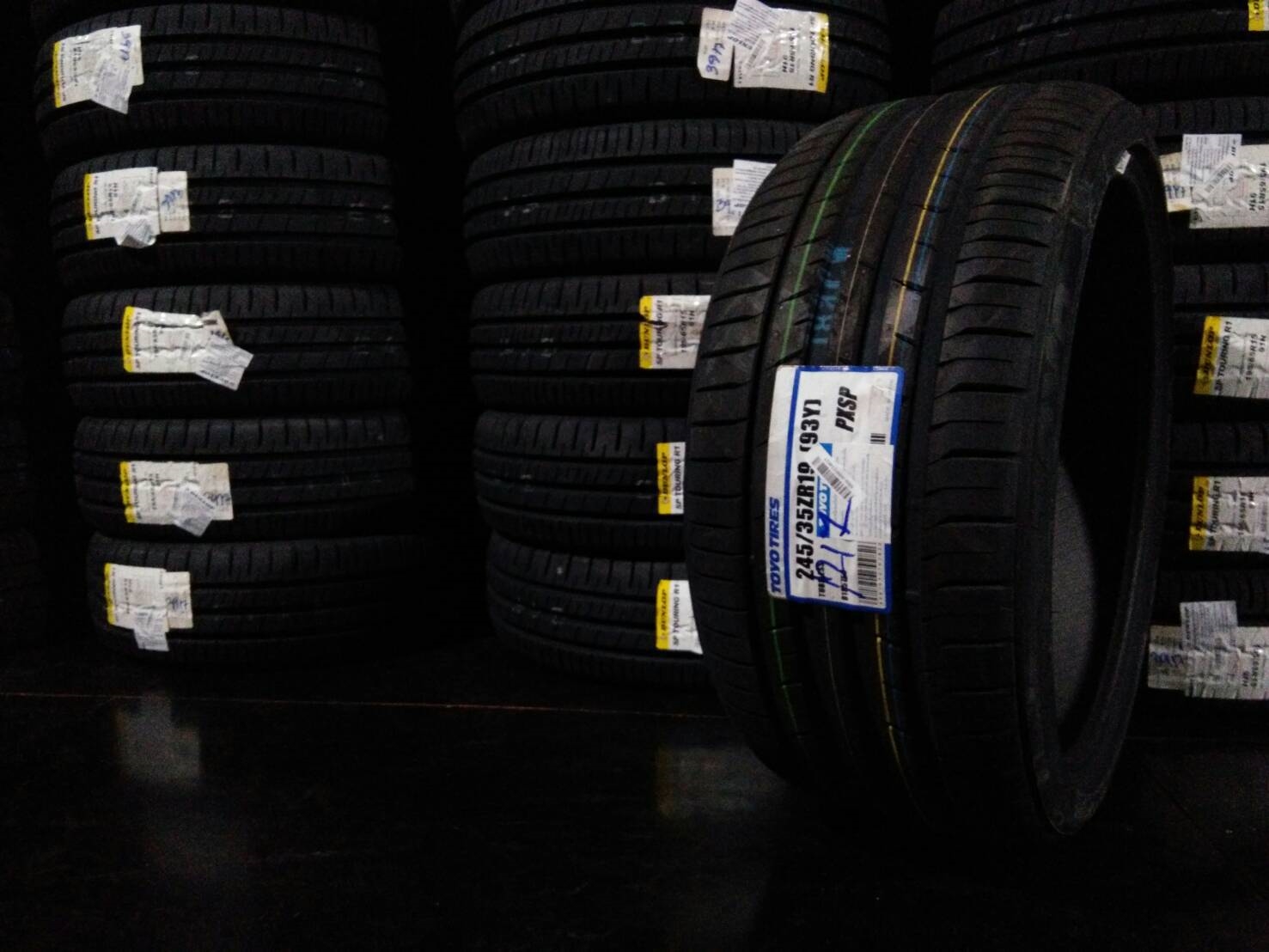 ยางใหม่ TOYO C1S 245/35-19 ปี17 ราคาลดพิเศษ