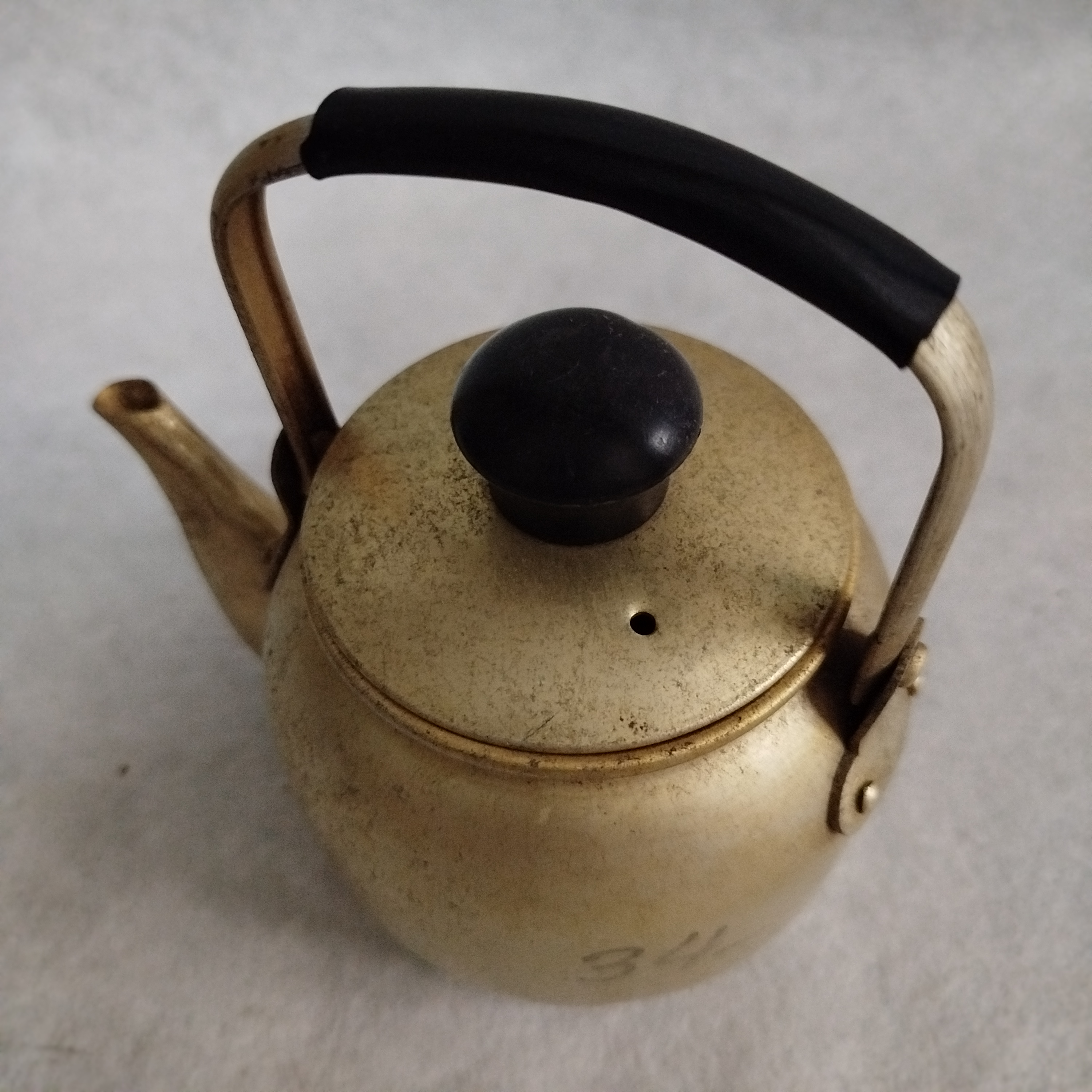 กาน้ำอลูมิเนียมสีทองสไตล์วินเทจ/ย้อนยุคขนาดเล็ก