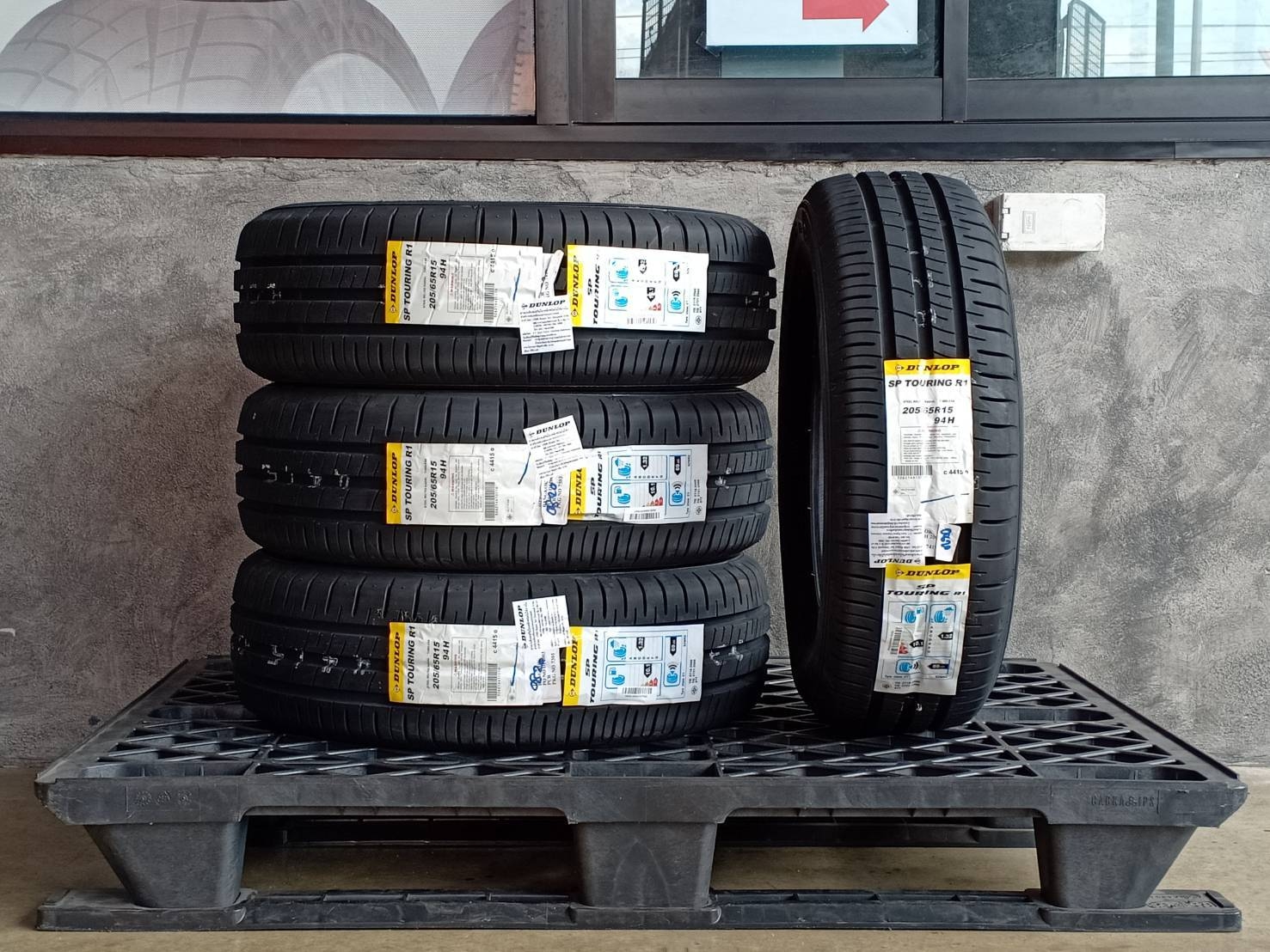DUNLOP 205/65R15 SP TOURING R1 94H MADE IN INDONESIA