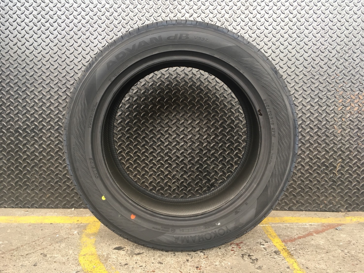 YOKOHAMA ADVAN DB V552 235-50-18 เส้น 6800 ปี18 ปกติ 8500