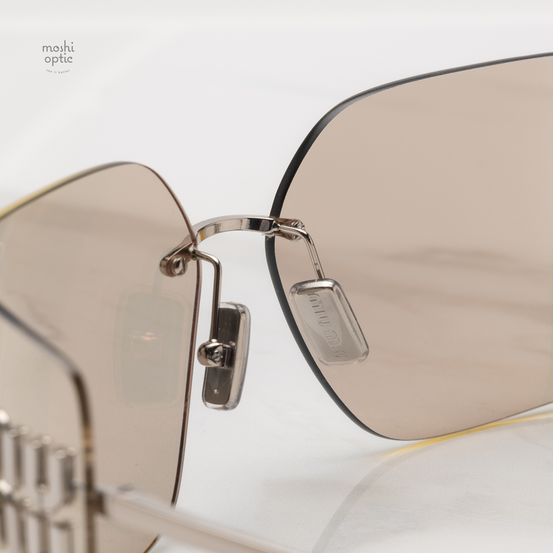 แว่นกันแดด Miu Miu MU54YS 1BC10F