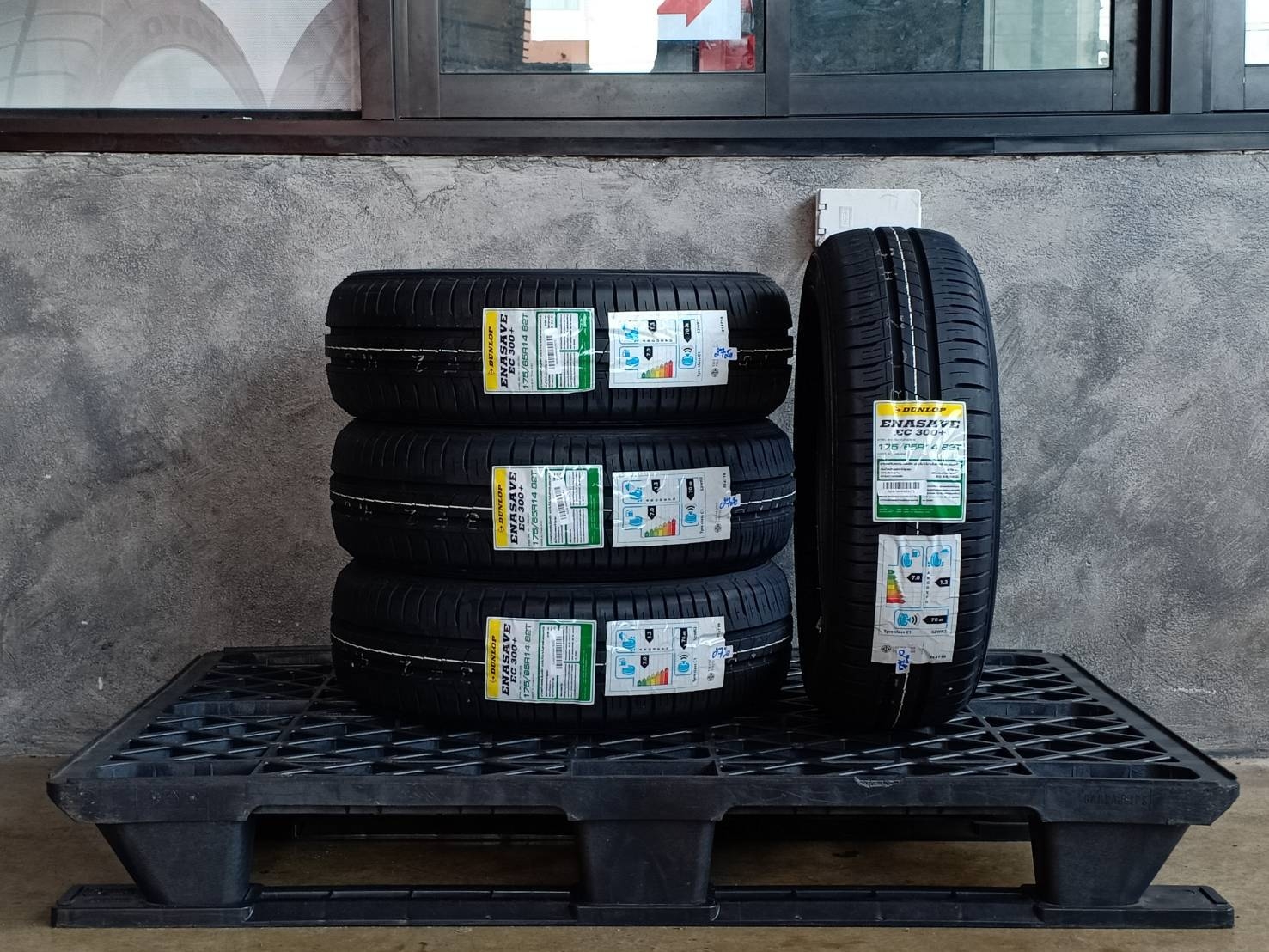 DUNLOP 175/65R14 ENASAVE EC 300+ 82T MADE IN THAILAND