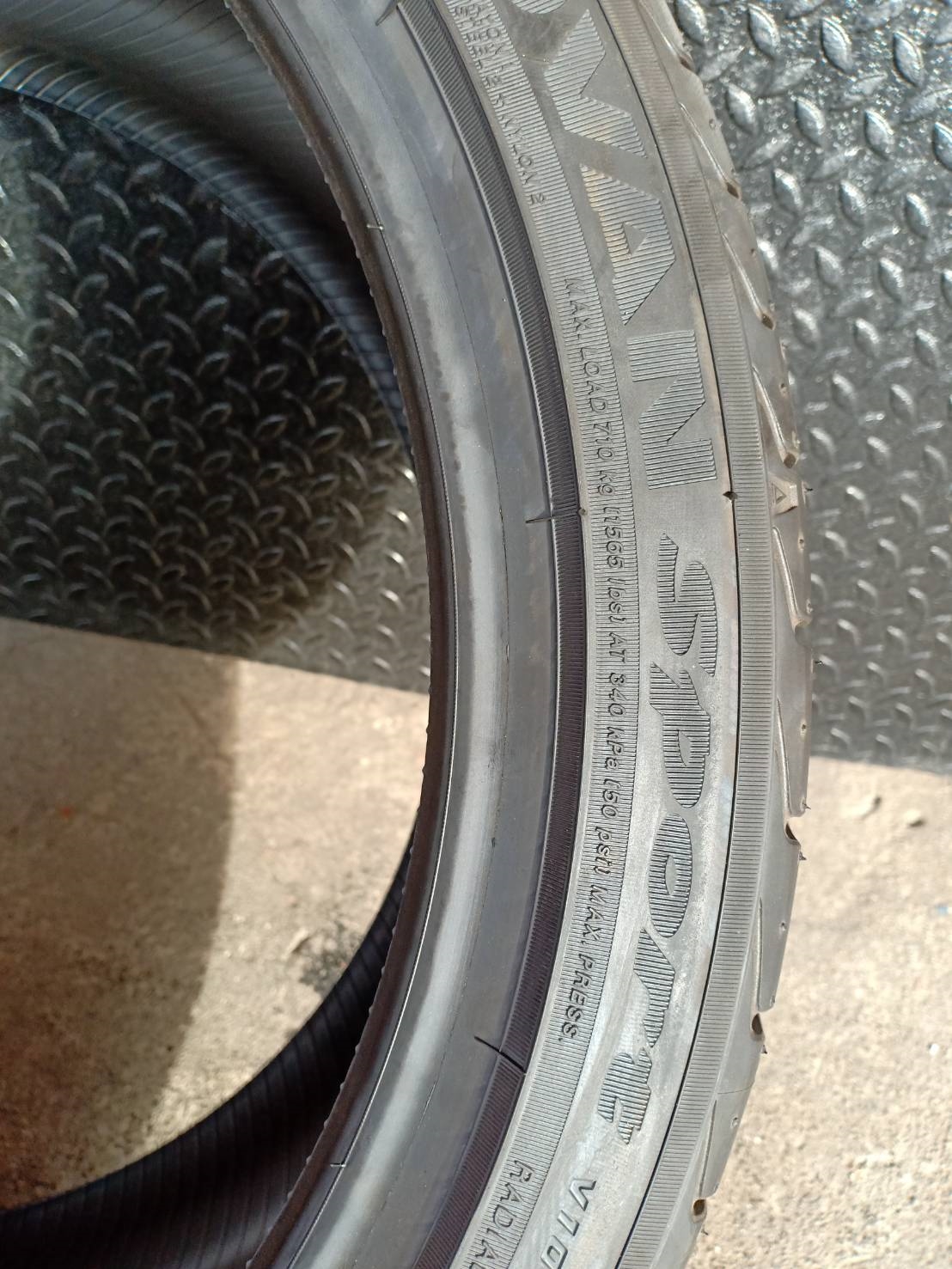 ยางญี่ปุ่นค้างปี YOKOHAMA V105 255/35-19 ปี18 ราคาถูก