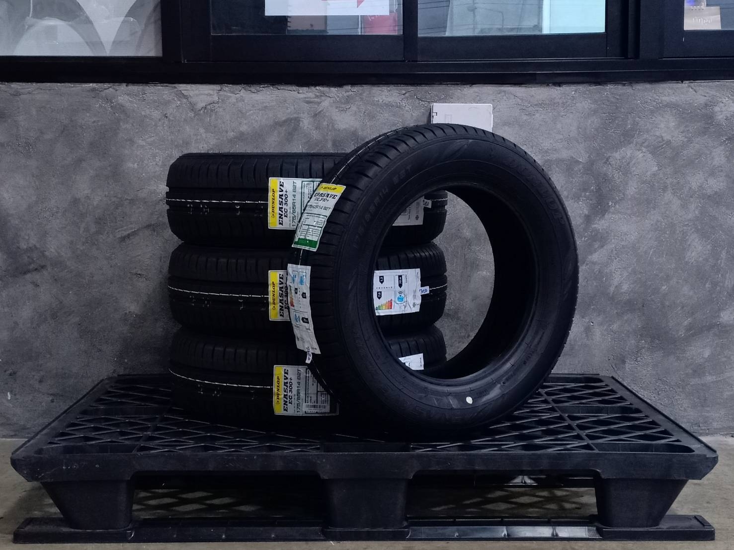 DUNLOP 175/65R14 ENASAVE EC 300+ 82T MADE IN THAILAND