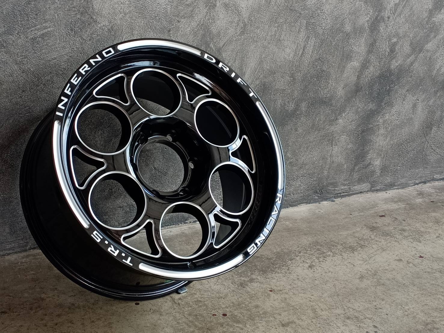 TRS-01 17X8.5 6X139.7 25 106.1 BLACK MILLING