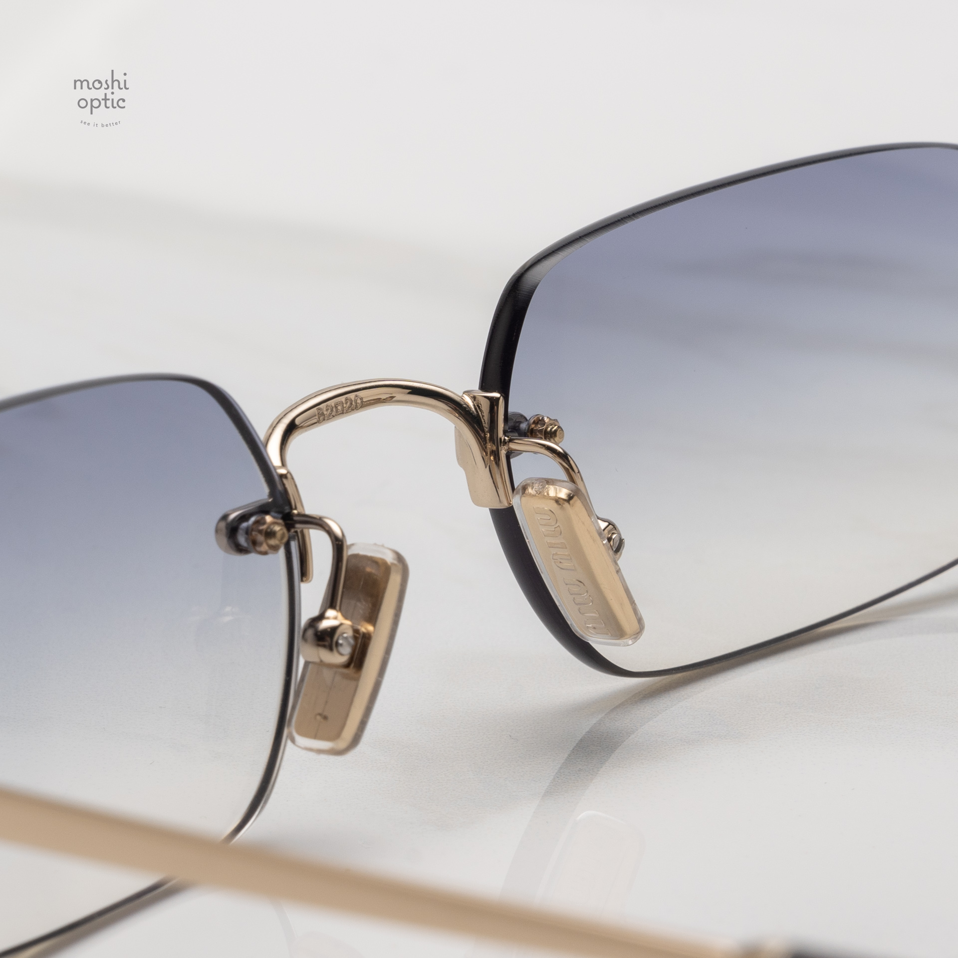 แว่นกันแดด Miu Miu MUB50S ZVN80O