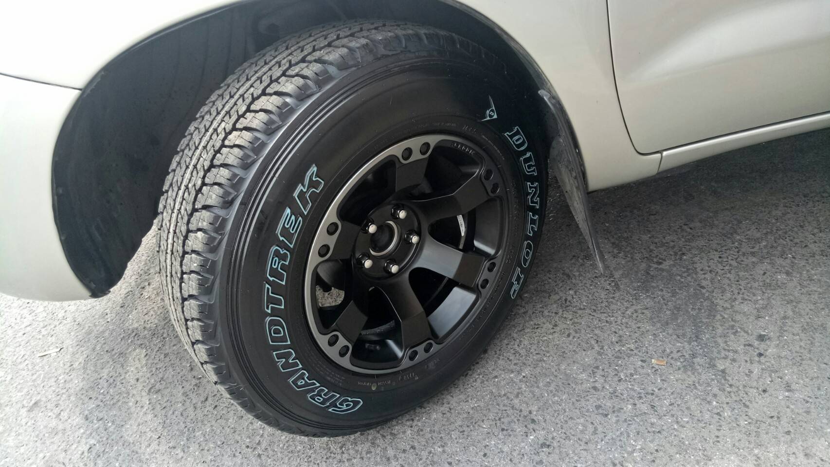 PARODI ROAR ขอบ16 5รู114.3 ใส่ วีโก้