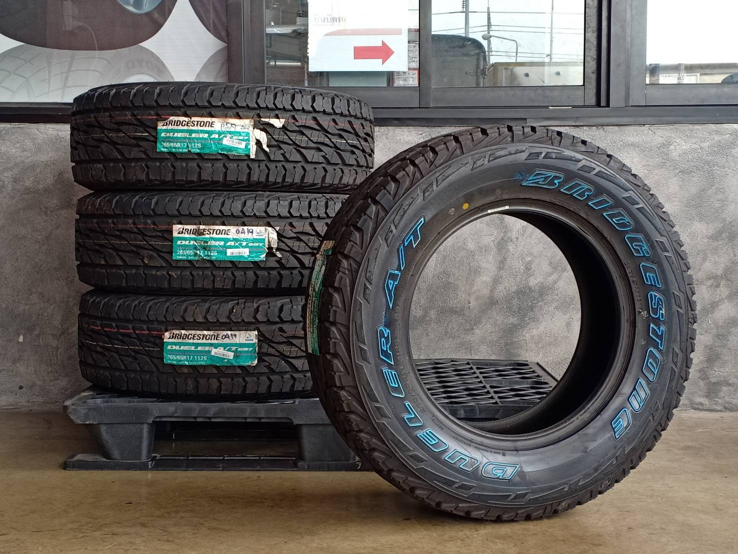 BRIDGESTONE 265/65R17 DUELER A/T 697