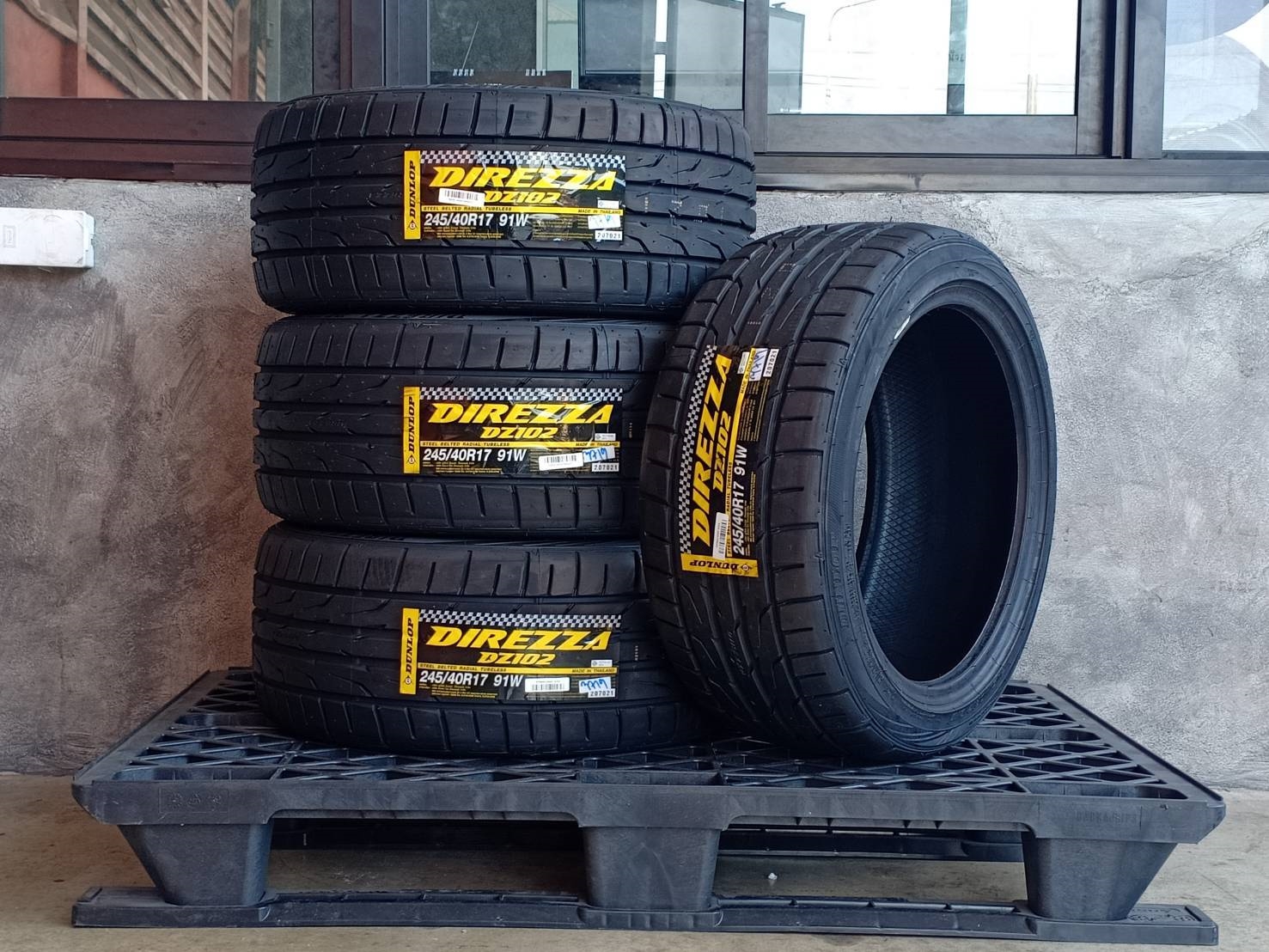 DUNLOP DIREZZA DZ102 245/40R17 91W MAXLOAD 615KG THAILAND