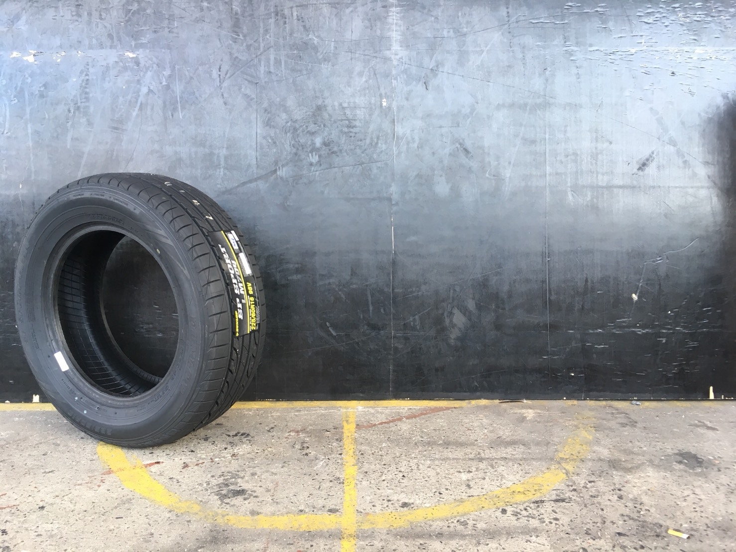 DUNLOP LM704 225/60-16 ราคาพิเศษ ปีใหม่ สดๆๆ