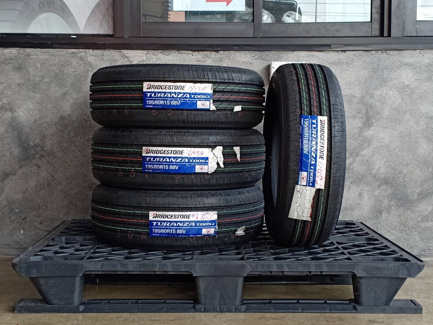 BRIDGESTONE 195/60R15 TURANZA T005A 88V MADE IN INDONESIA