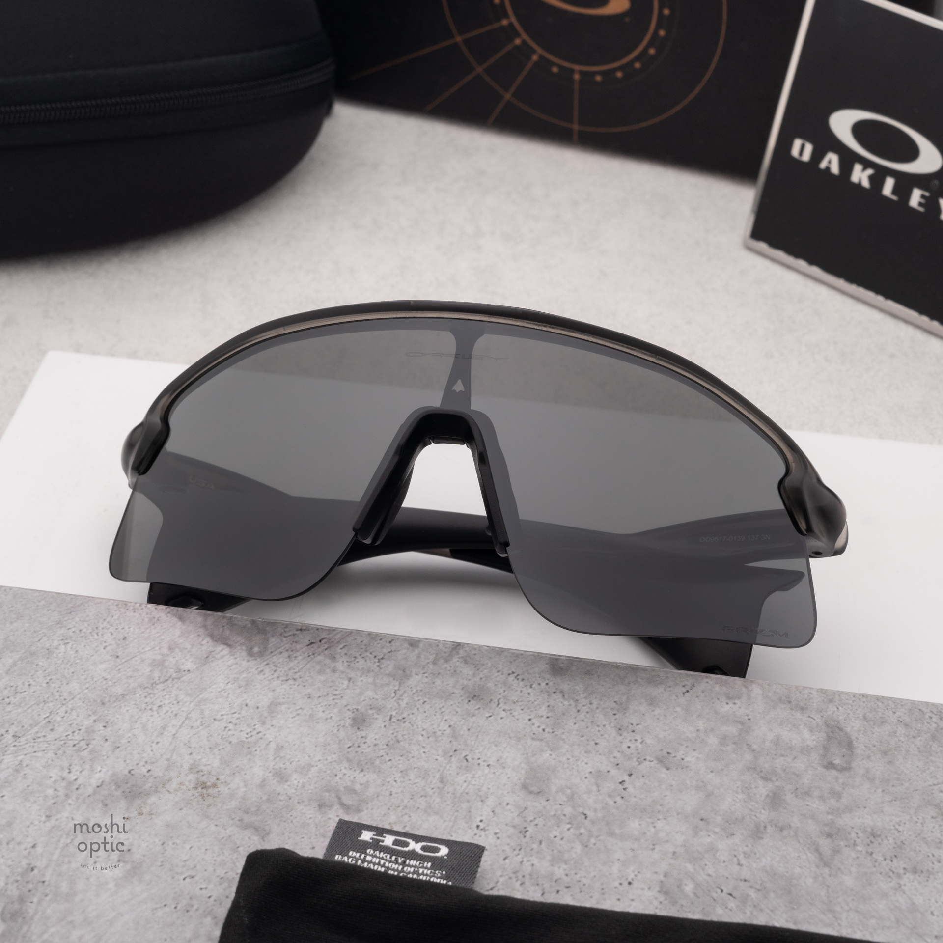 OAKLEY STUNT DEVIL OO9517-01 Grey Smoke Prizm Black