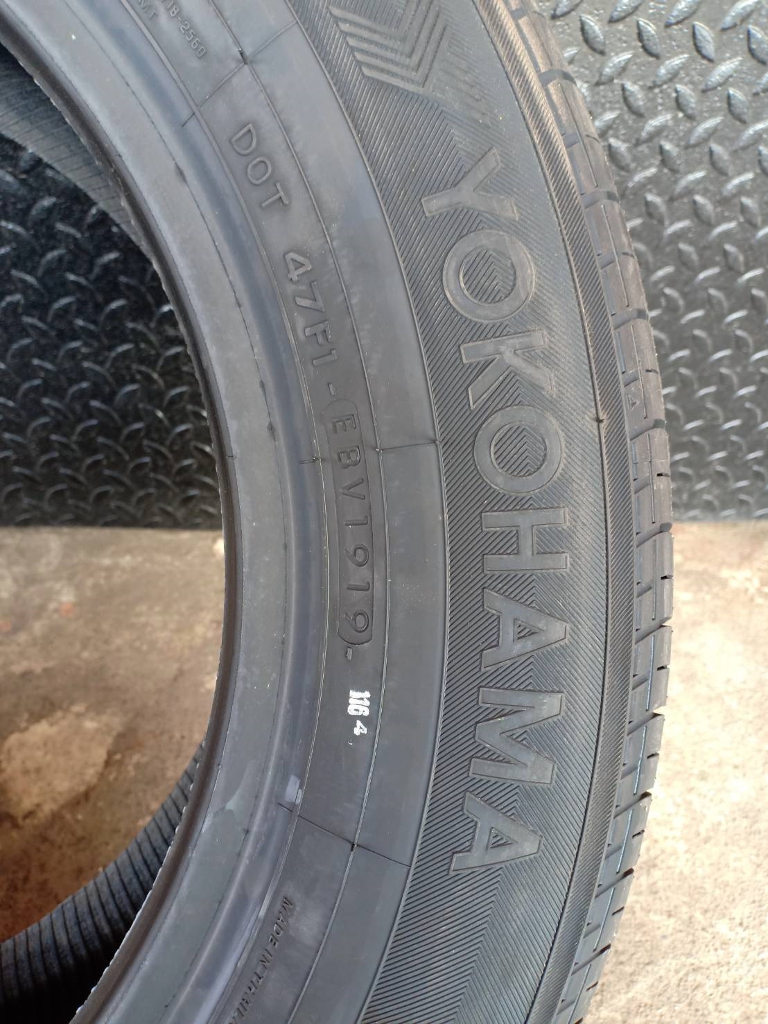 #แนะนำยางรถ #ขอบ16 #ราคาสุดคุ้ม #รถเก๋งเล็กเก๋งขนาดกลาง YOKOHAMA BLUEARTH E75 215/60R16 ปี19 (MADE IN THAILAND)