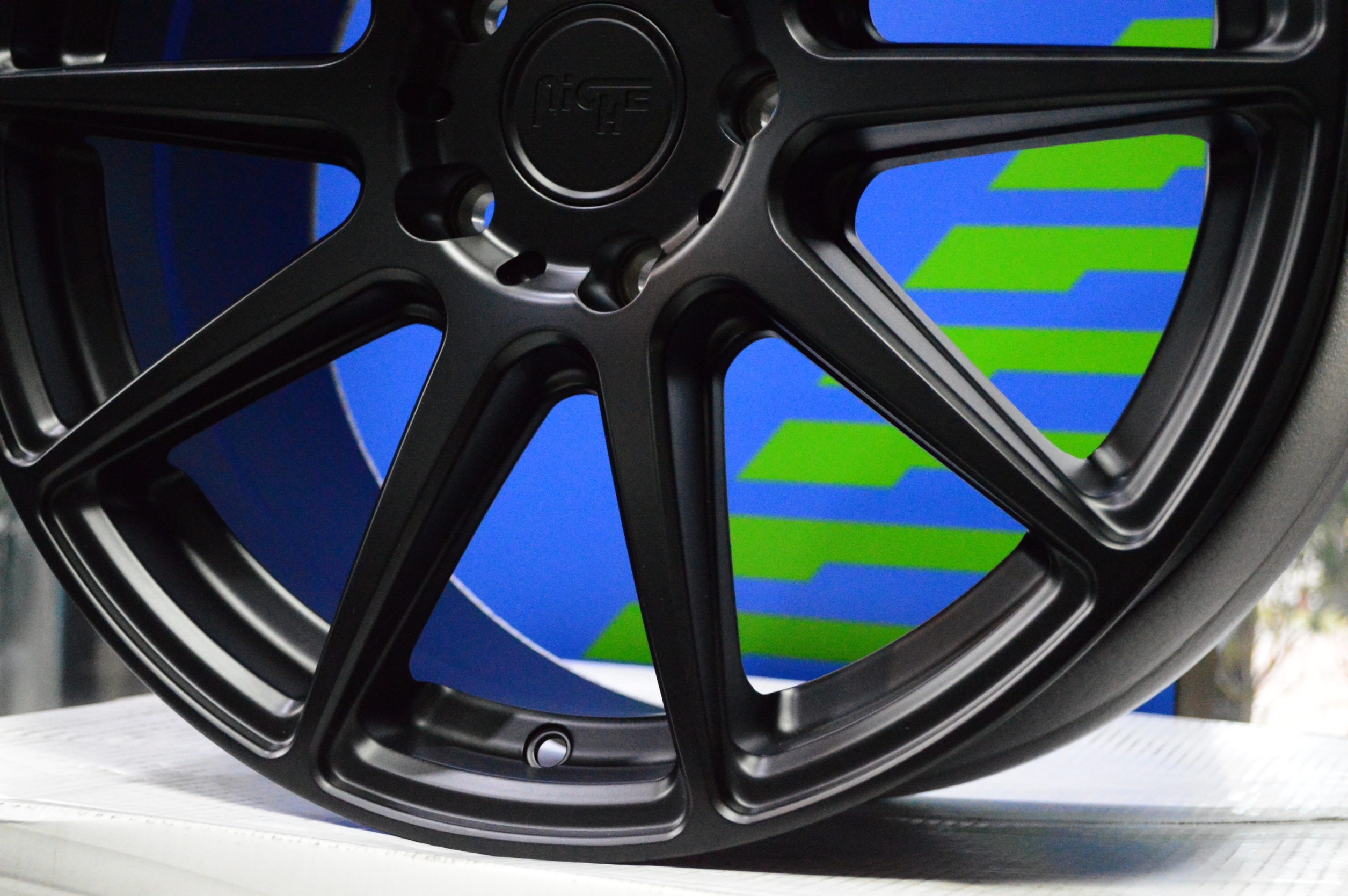 NICHE ESSEN ขอบ18นิ้ว วงละ 9,500.-