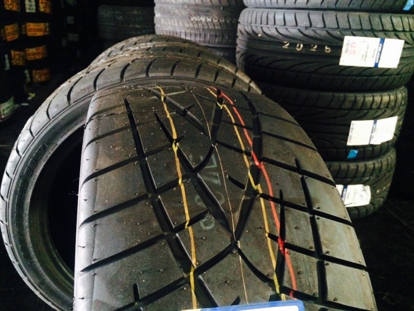 TOYO R1R 225/40-18 เส้น 5500 ปกติ 8500