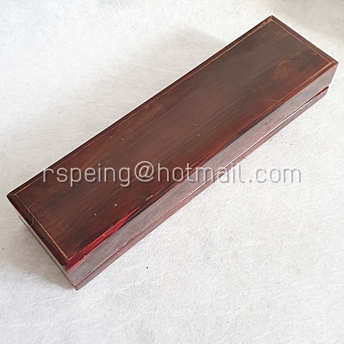 ตะเกียบและหมอนรองตะเกียบ ในกล่องไม้ชิงชันฝังเปลือกหอยมุก งานทำมือเวียดนาม แบบที่ 2