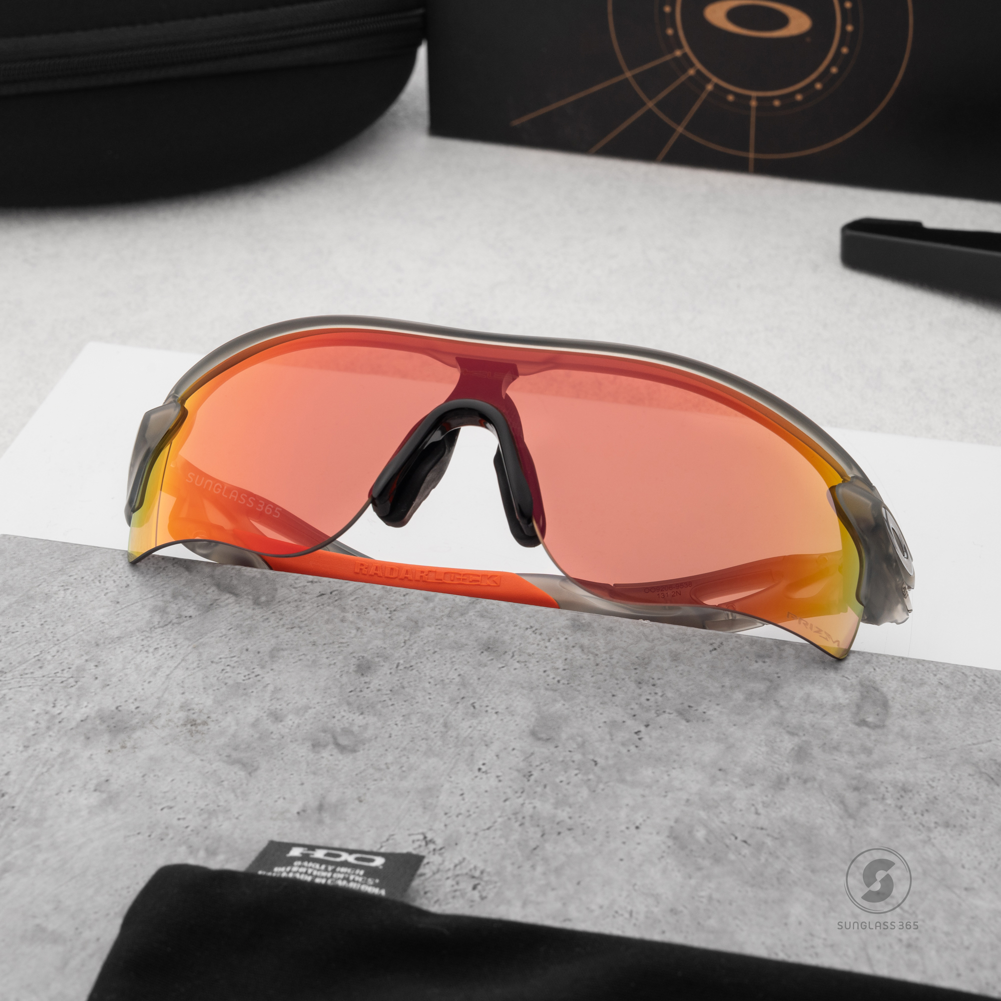 Oakley OO9206-95 RADARLOCK PATH Prizm Ruby Matte Grey Ink Prizm Trail Torch