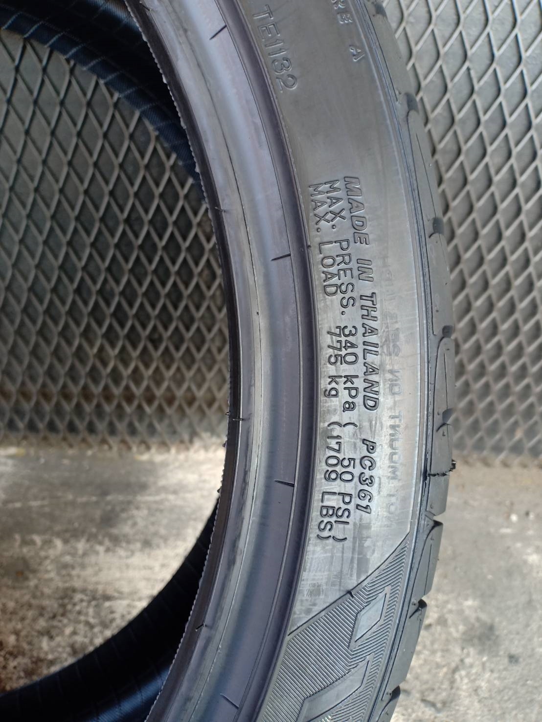 FALKEN FK452 285/30-20 ยางใหม่ปี19 ราคาถูก