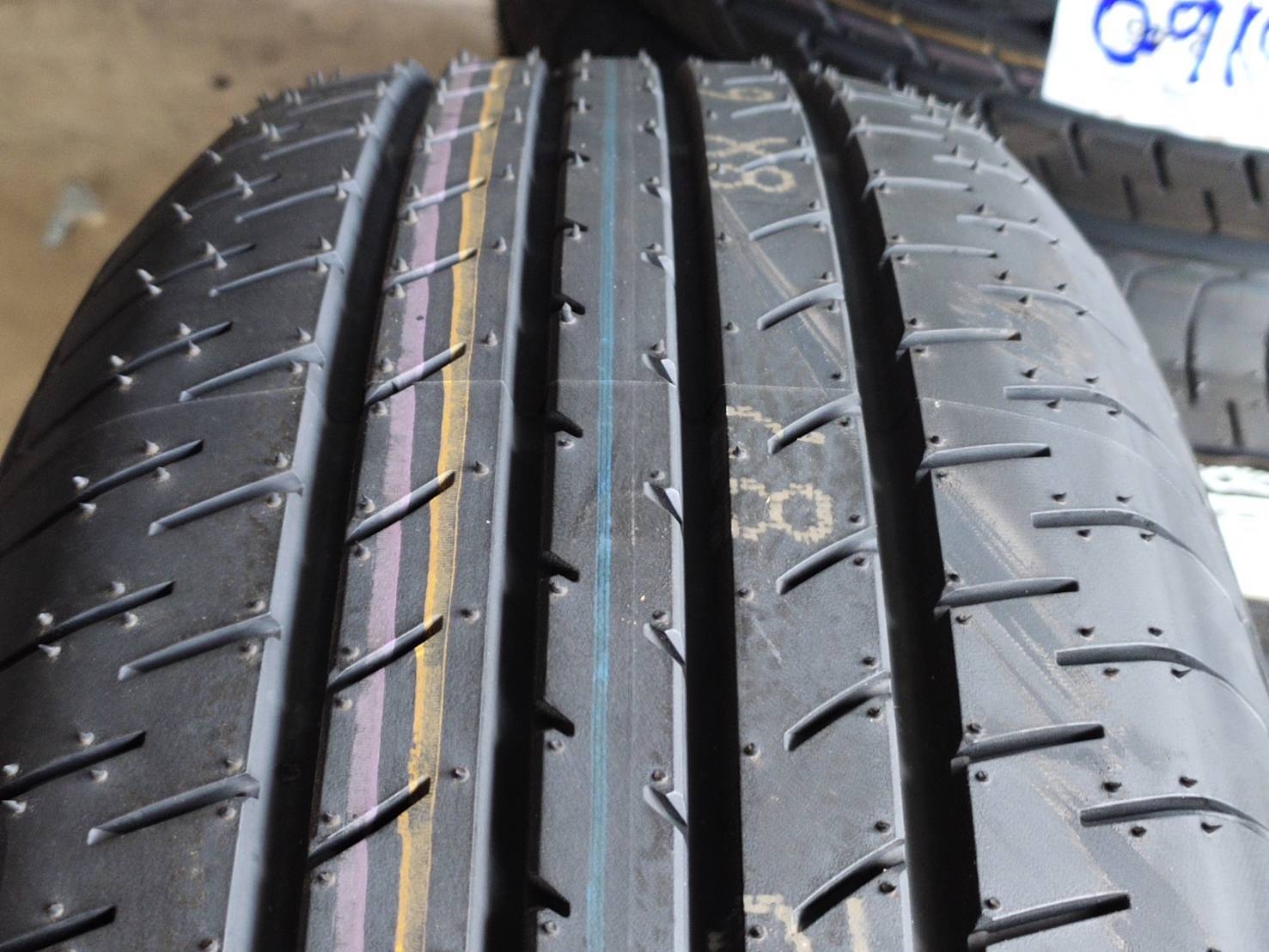 YOKOHAMA BLUEARTH E51 225/60R17