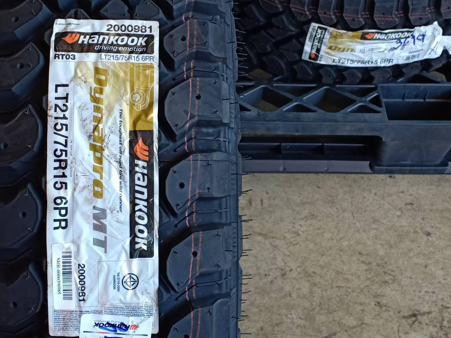 HANKOOK 215/75R15 DYNAPRO MT 100/97Q 6PR (ตัวหนังสือขาว) MADE IN KOREA