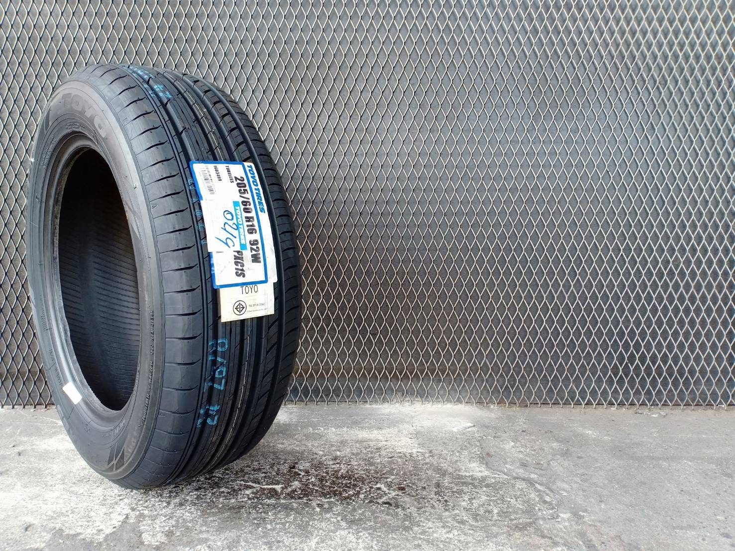 ยางใหม่ปี19 TOYO C1S 205/60-16 ราคาถูก