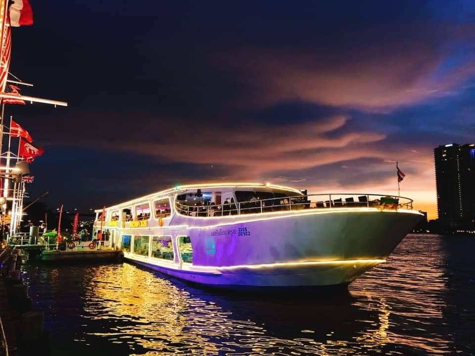 เรือเมอริเดียนครูซ ล่องเรือดินเนอร์ ราคาพิเศษ