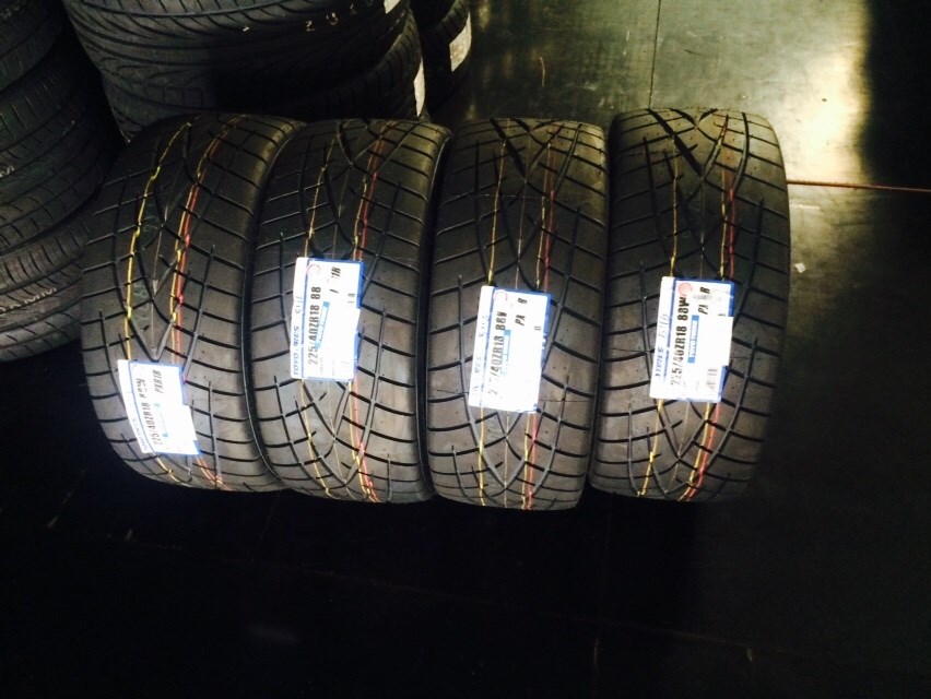 TOYO R1R 225/40-18 เส้น 5500 ปกติ 8500