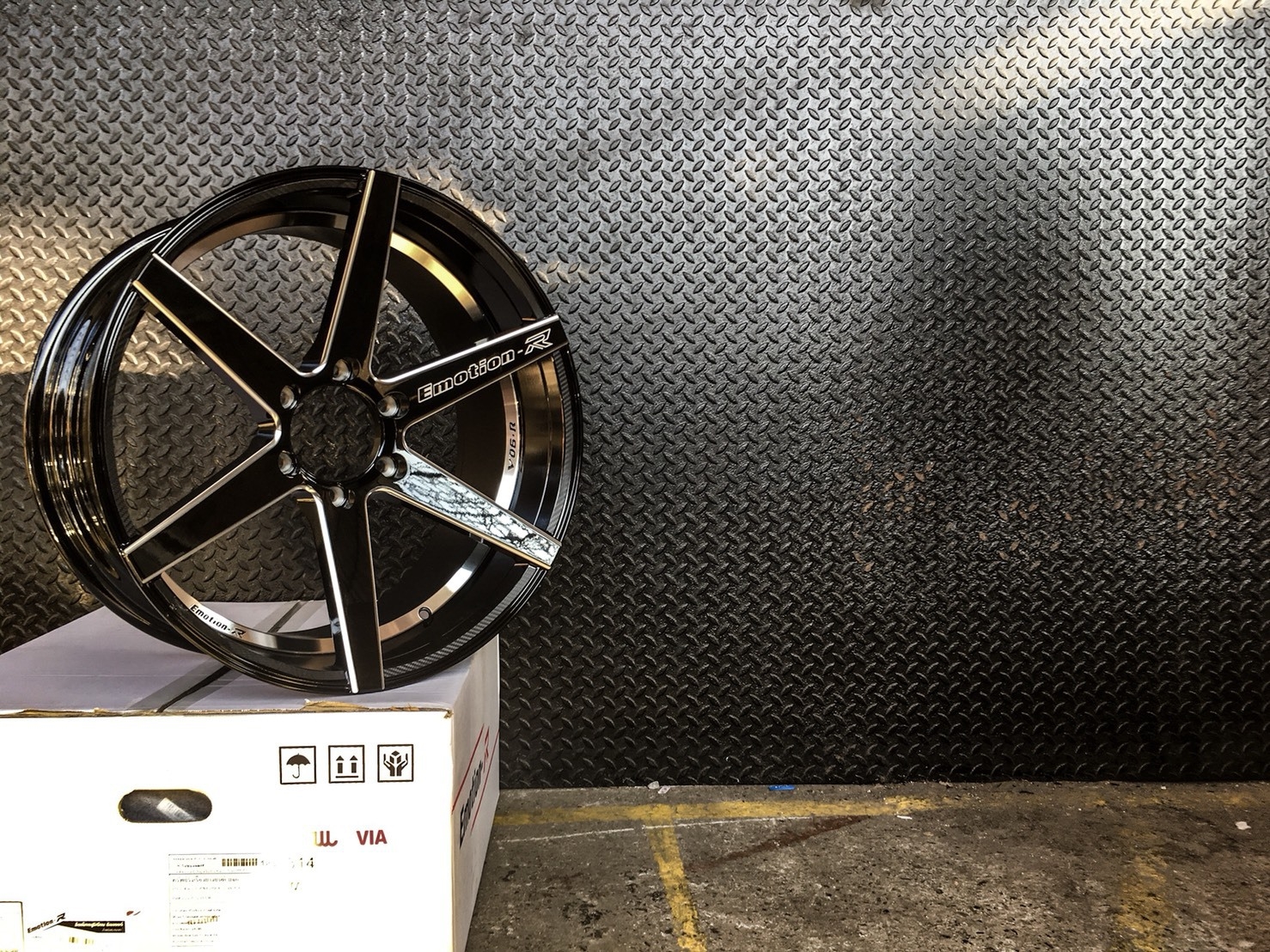 ล้อใหม่ EMOTION R V06 ขอบ20