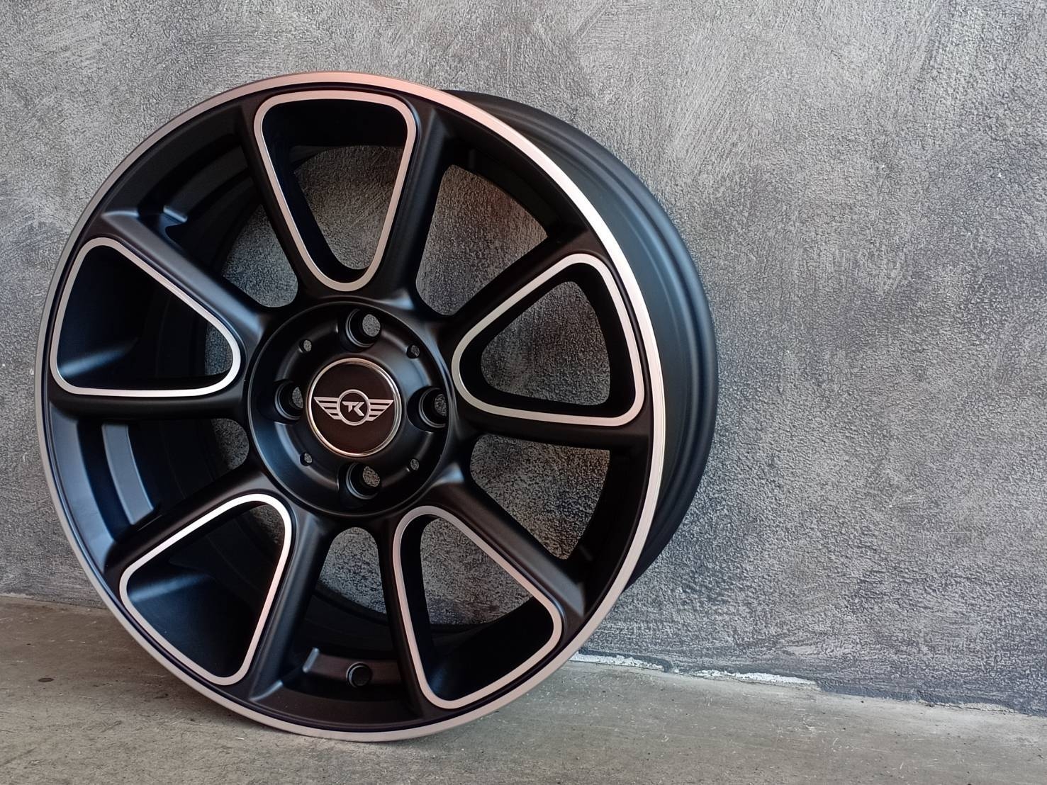 TK-DOLPHIN 15X7 4X100 35 73.1 FP/B MATT