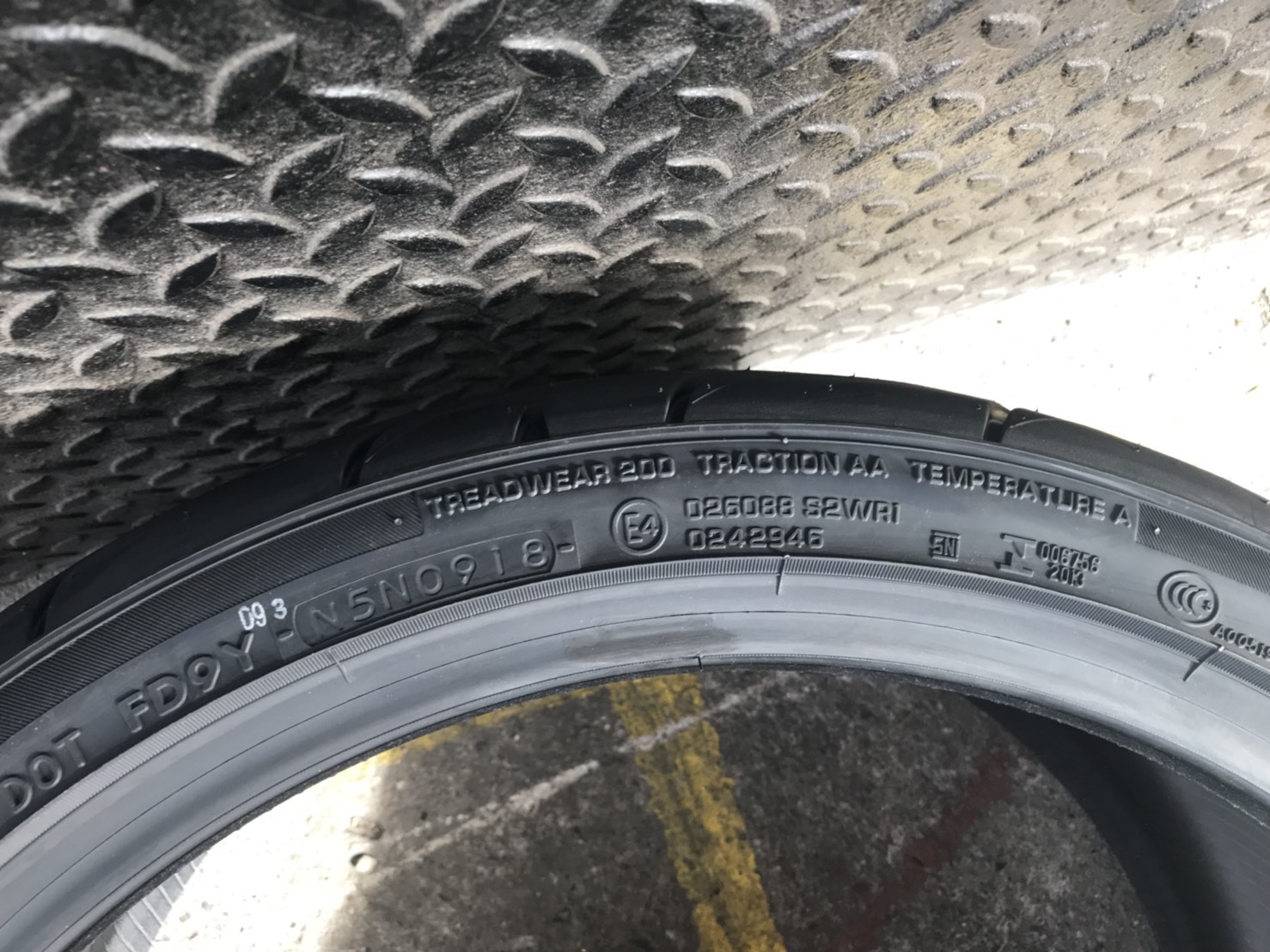 YOKOHAMA AD08R 235-35-19 ปี 18