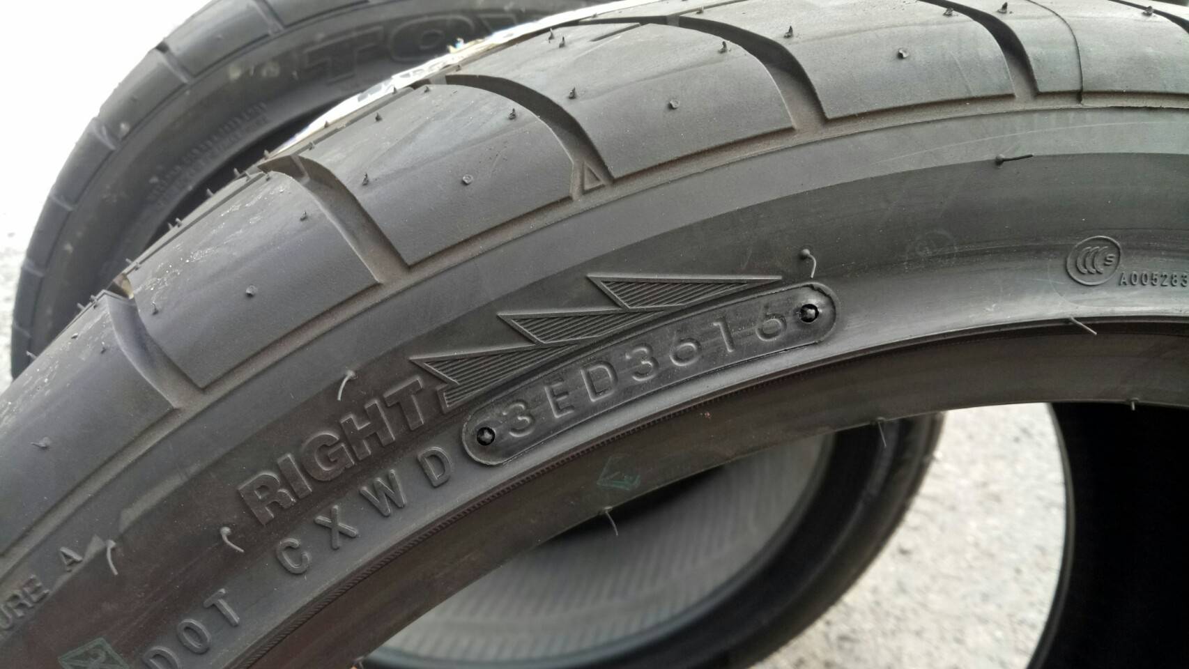 ยางใหม่ ลดราคา TOYO R1R 265/35-18 เส้น 7800 ปกติ 12000