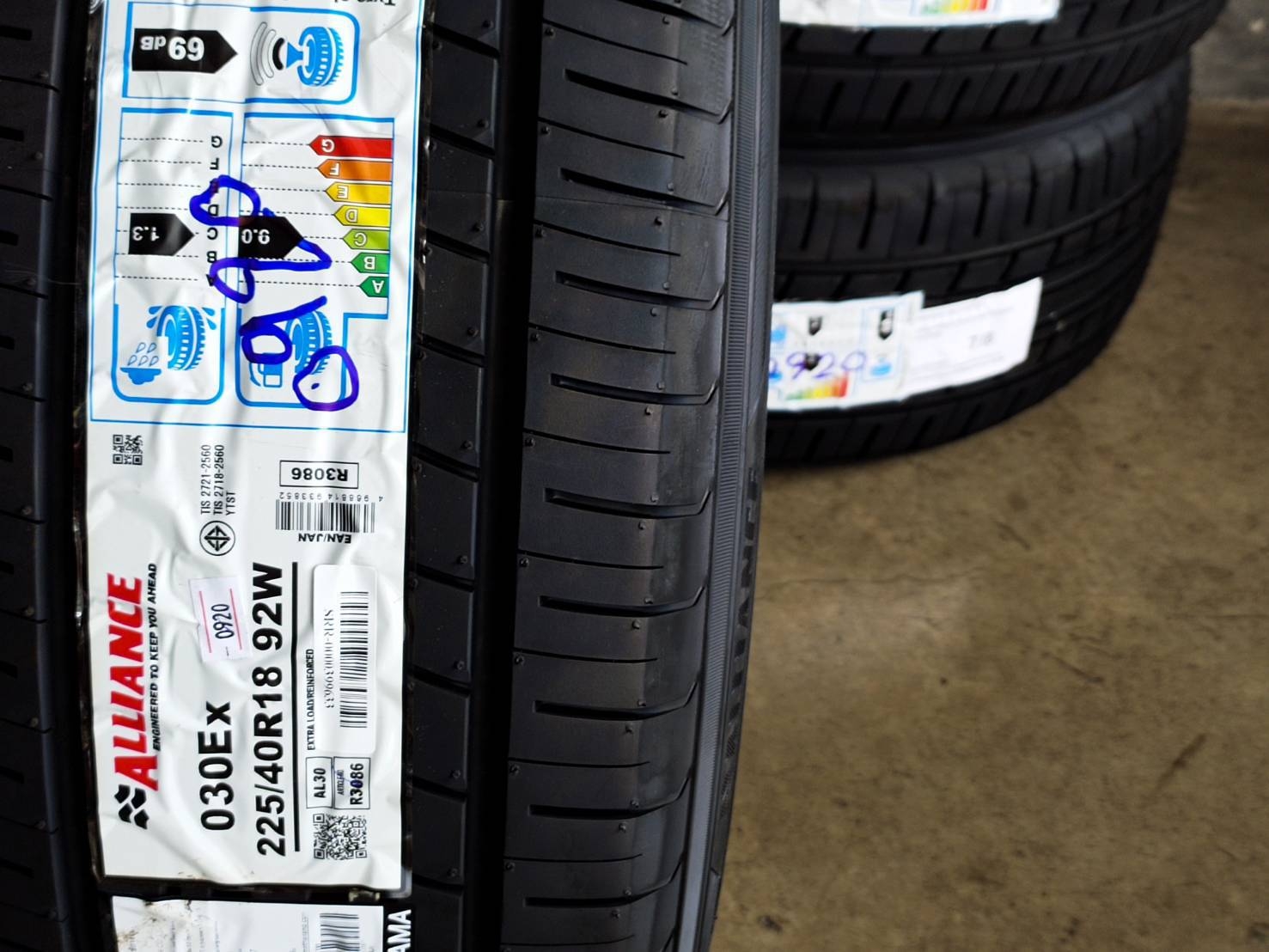 YOKOHAMA ALLIANCE 030EX 225/40R18