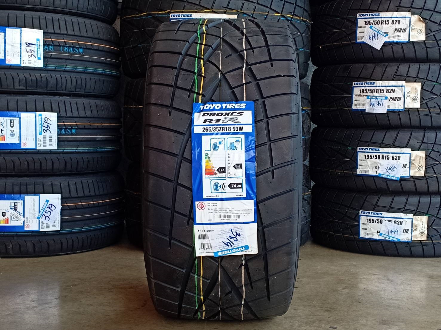 TOYO PROXES R1R 265/35ZR18 ปี19