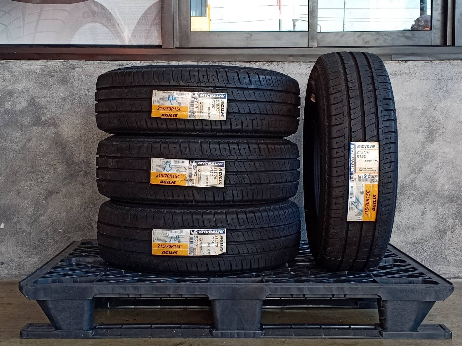 MICHELIN 215/70R15 AGILIS 109/107S MADE IN THAILAND